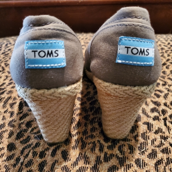 New TOMS Gray Olive Canvas Peep Toe - Picture 4 of 5